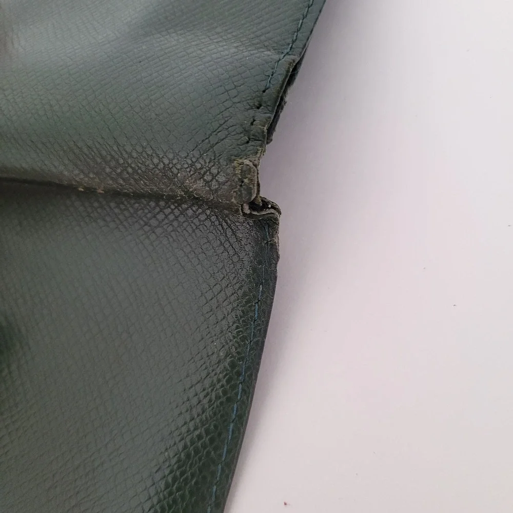 Louis Vuitton Taiga Bifold Wallet Green Leather MI0071 Mens Vintage